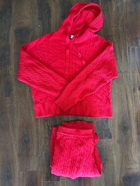 Women’s Red Cable-Knit Hoodie Pajama Set